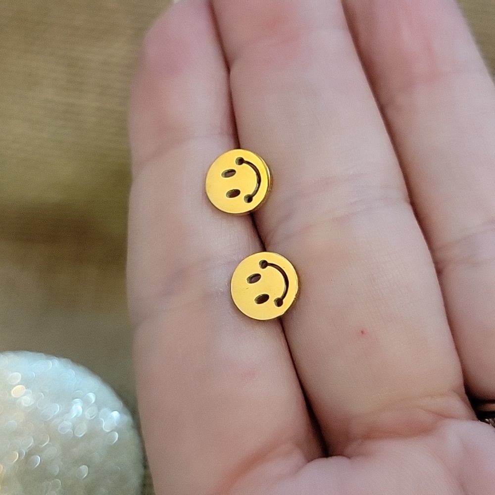 SMILEY FACE STUD EARRINGS